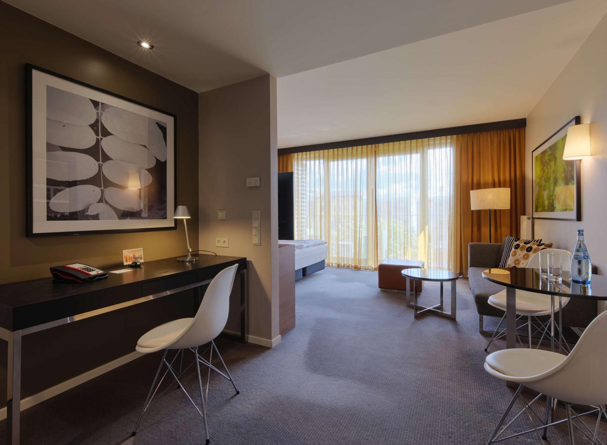 Two-Bedroom Interconnecting Apartment,1440010819:JPEG